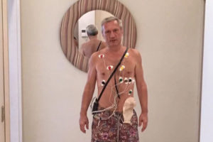 В Петербурге утвердили обвинение офицеру ФСБ. Сообщалось, что он воткнул в анус задержанному карабин