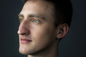 Суд назначил Павлу Устинову год условно по делу о вывихе плеча сотруднику Росгвардии