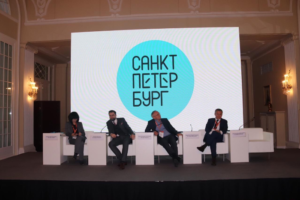 Смольный официально представил новый логотип Петербурга. На нем нет головы Петра I — только сине-голубой круг