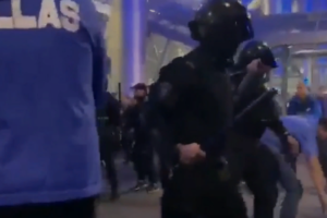 Фаната «Зенита» осудили более чем на полтора года колонии за драку с ОМОН. Он вину не признал