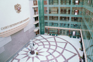 В девять судов Петербурга поступили сообщения о минировании. Отправители одного письма потребовали 120 биткоинов. Обновлено