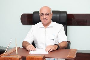 Как в «нековидном» стационаре добиваются надбавок для врачей и борются с распространением инфекции. Интервью с главврачом Елизаветинской больницы