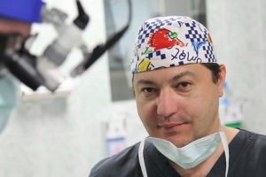 Из детской больницы № 1 хотят уволить кардиохирурга Рубена Мовсесяна, жалуются родители. Петиция в защиту врача собрала тысячи подписей