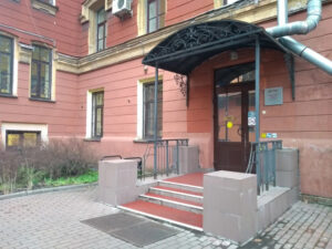 РПЦ получило здание РАНХиГС у Лиговского проспекта. Студенты будут учиться там еще 5 лет