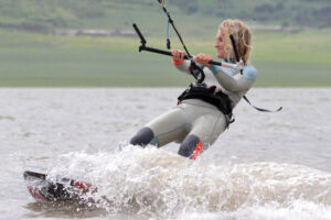 «Тренажеры я соорудил из черенков от лопаты». Как россияне открывают в Тбилиси школы необычных видов спорта: кобудо, алтимат-фрисби и кайтинга