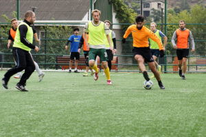 «Это важно, это уже не про футбол». Как эмигранты из Беларуси, Украины и России создали в Тбилиси мощное футбольное сообщество