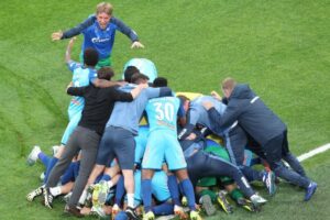 Суды Петербурга второй раз вернули протоколы на «Зенит» за газоны, которые якобы вытоптали фанаты