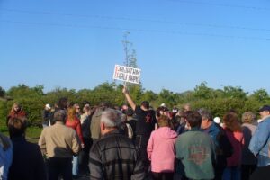 Власти пока не приняли решение о приостановке застройки Мартыновского сквера. Активисты объявили о нем преждевременно