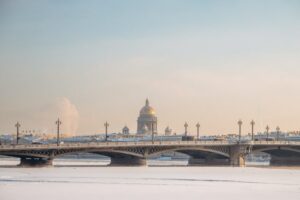 Еще двое петербуржцев пострадали из-за падения наледи. Более 10 человек пострадали из-за гололедицы