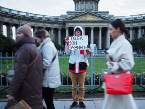 Суд в Петербурге оштрафовал активиста Дмитрия Кузьмина за «дискредитацию» армии из-за постов о Кадырове и Путине