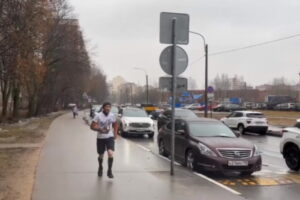 Петербуржец пробежал сверхмарафонскую дистанцию в поддержку Всеволода Королева, обвиняемого в распространении «фейков» о российской армии