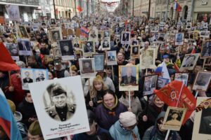 «Бессмертный полк» в Петербурге снова пройдет в онлайн-формате. Остальные мероприятия, включая парад и проезд на ретро-автомобилях, состоятся