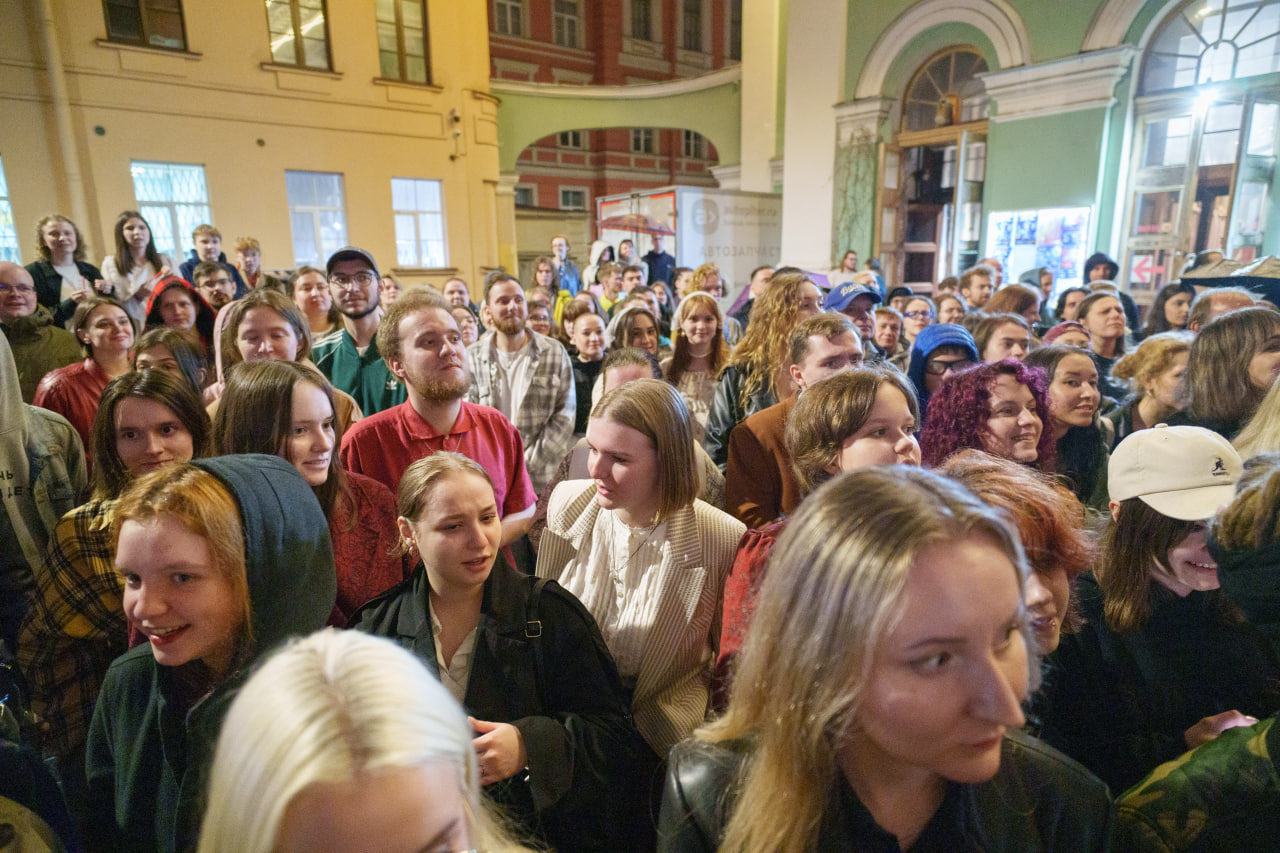 Пасхальная служба в Анненкирхе. Фото: «Бумага»