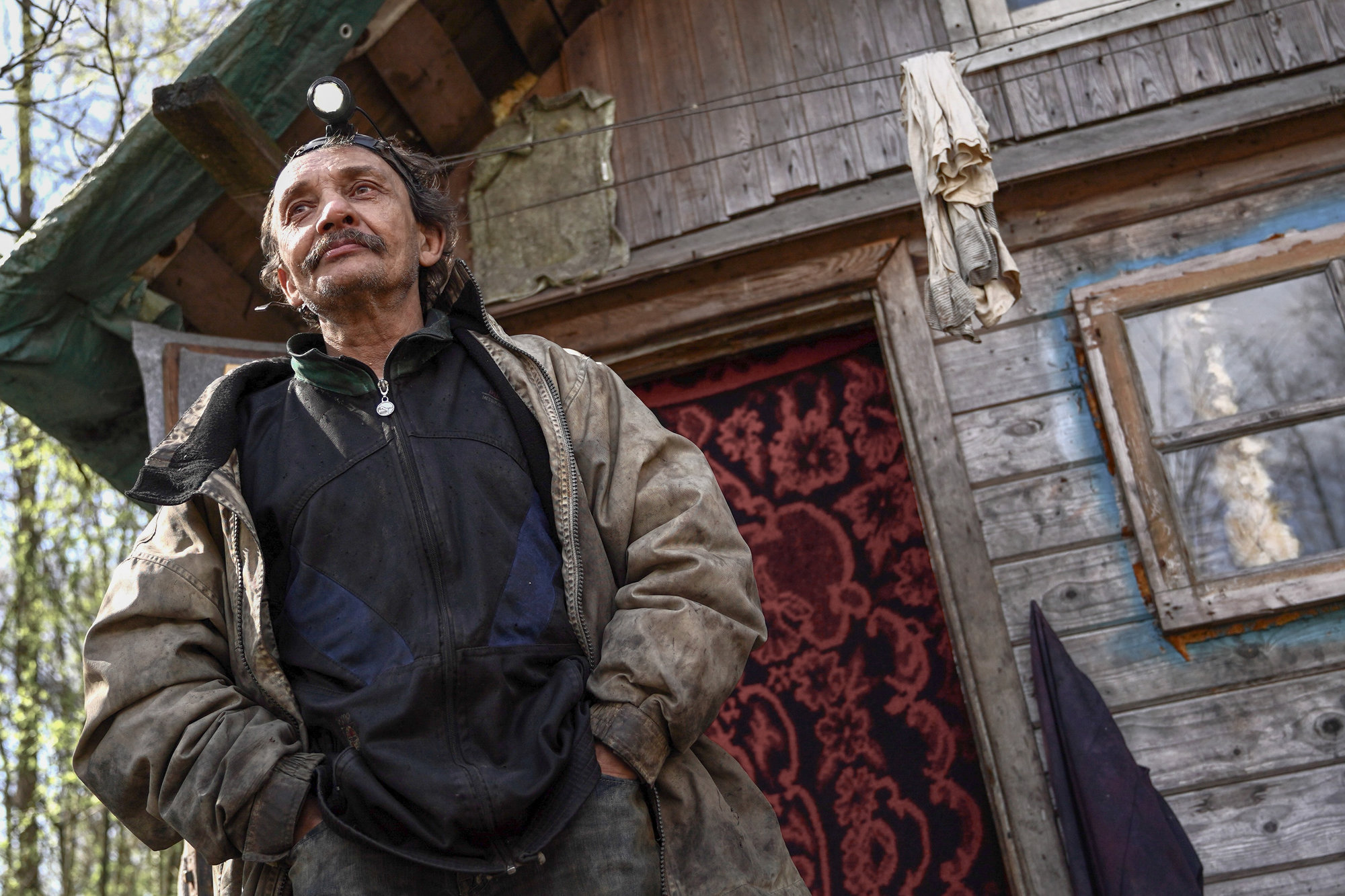 Евгений, или Болеро — единственный постоянный сосед Василия Беспалого. Фото: «Бумага»