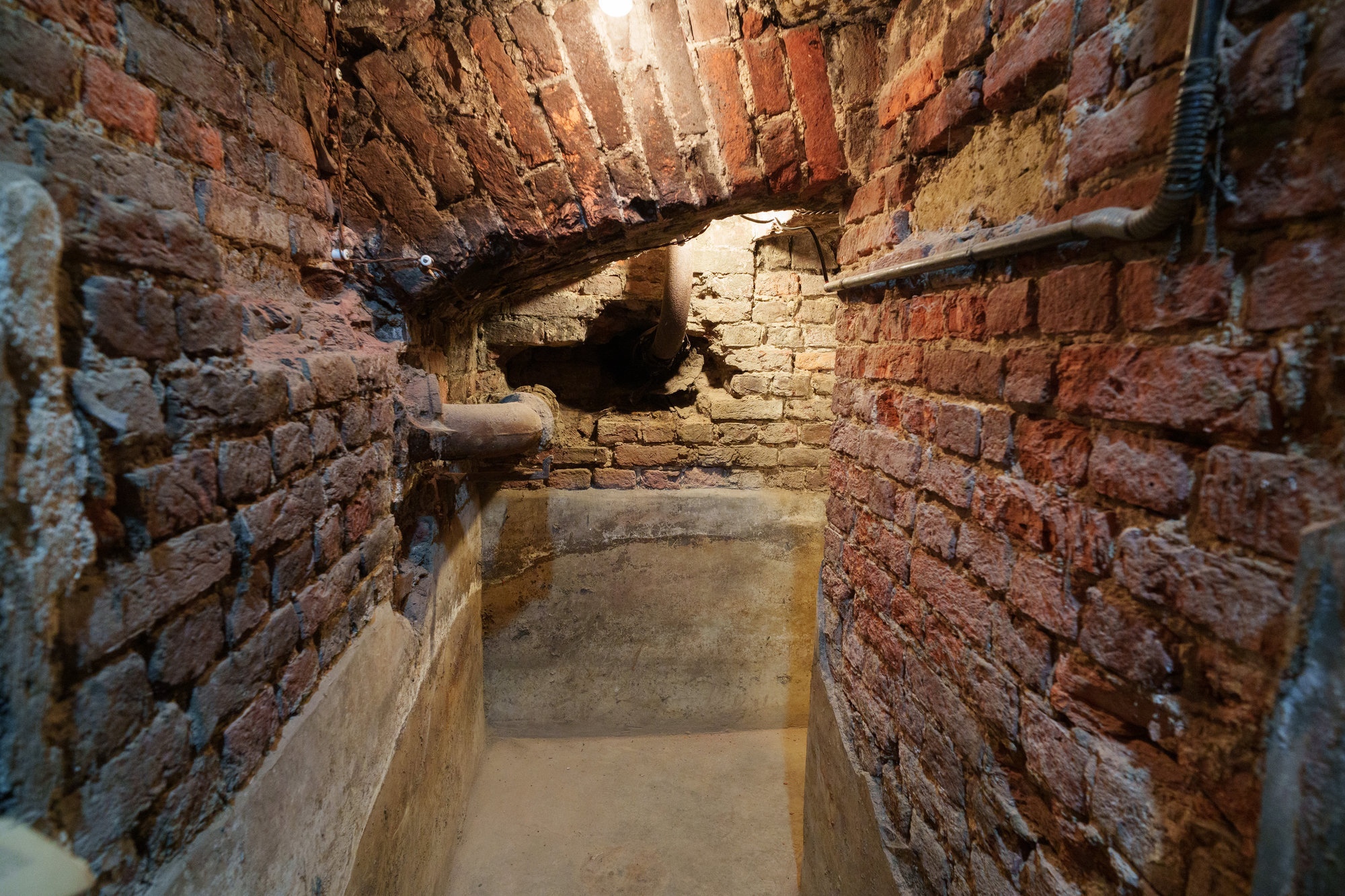 Подвальные помещения на месте бывшего подвесного двора в доме градозащитника Олега Мухина. Фото: «Бумага»