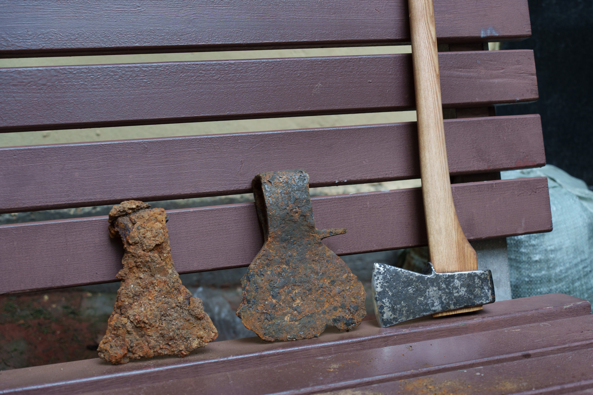 Находки из бывшего подвесного двора. Фото: «Бумага»