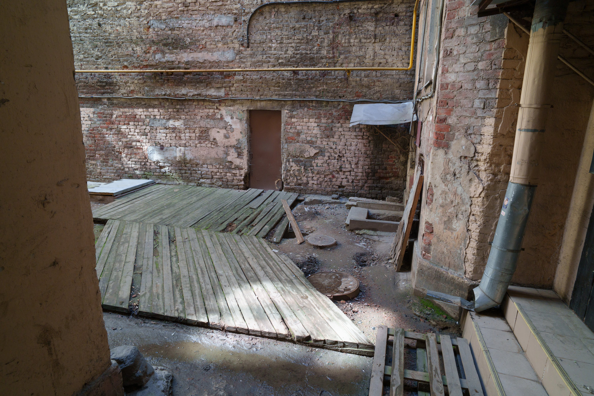 Подвесной двор на 9‑й Советской улице, 11‑13. Фото: «Бумага»