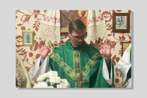 Каково быть открытым геем и священником в Петербурге в 2025 году? Рассказ Александра Хмелева