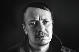 Хотел как Хемингуэй. Судьба поэта Сергея Семенова — он сбежал от долгов и рутины в мир героики и пропал на войне