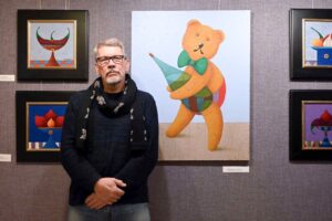 Художник Алексей Кирьянов третий день пытается сдаться властям, чтобы отбыть арест. Мы узнали, зачем ему это