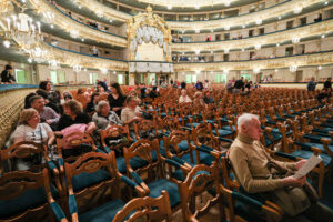 Семь лайфхаков для похода в Мариинский театр: как выбрать место, переодеться и забронировать столик