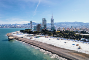 «Здесь это как сходить за хлебом»: как покупают квартиры в Грузии и Испании. Опыт читательниц «Бумаги»