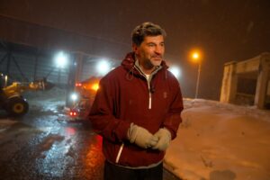 Не выезжать на летней резине попросил автомобилистов мэр Тбилиси. В столице второй день снегопад