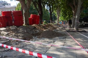 Компанию, которая ремонтирует проспект Руставели, оштрафовала мэрия Тбилиси