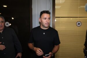 Грузинский еврей спас раненого пилота на рейсе из Дубая Тел-Авив. Пилота пытался убить коллега, предположительно, для угона самолета